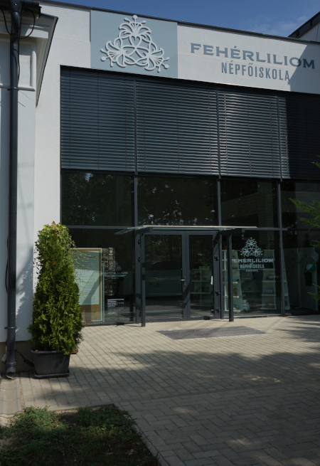 kondoros fehérliliom népfőiskola referencia